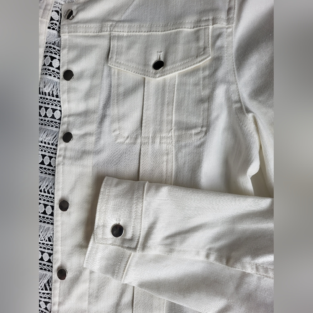 Women’s white denim jacket with patterned cut out back and frayed collar… - Picture 11 of 12